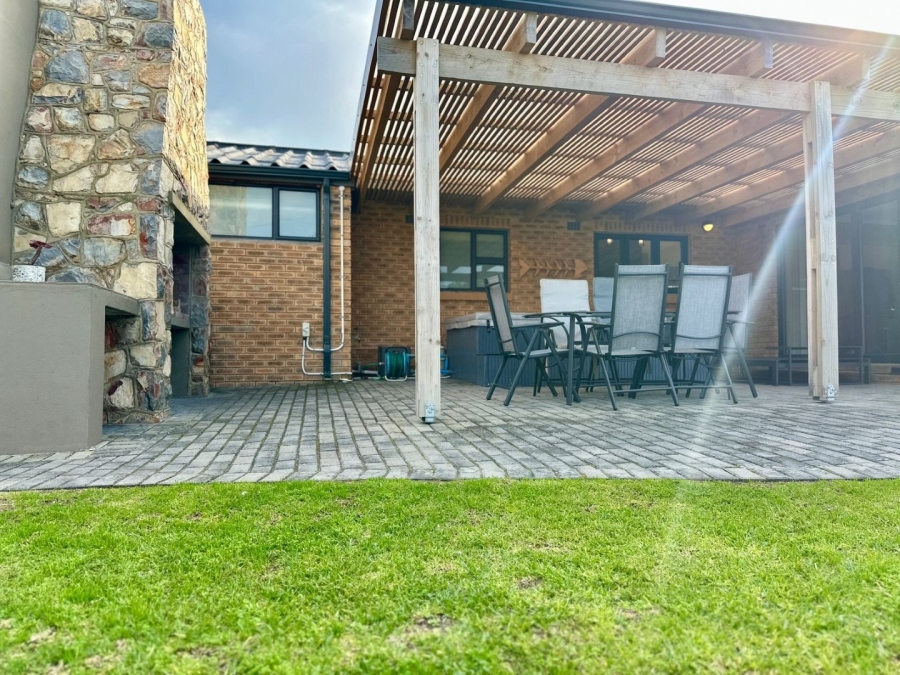 4 Bedroom Property for Sale in Sandbaai Western Cape